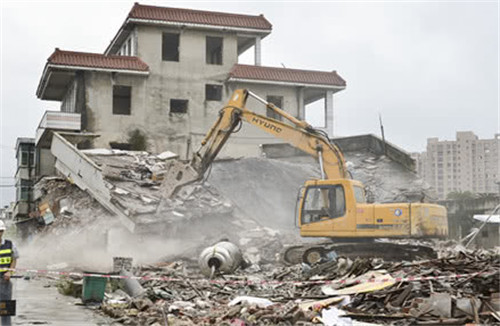 占用耕地建房被拆有赔偿吗_农村占用耕地建房强拆_占用耕地建房农村强拆违法吗